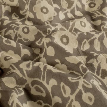 Batik Katoen bedrukt Bloem licht grijs