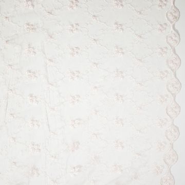 Licht Zalmroze Kantstof – Elegante Bloemenkant met Dubbele Schulprand