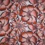 Geborduurde bloemen op mesh
